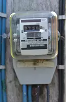 "החשמל שזורם ברשת הביתית שלכם יוצר מעין פעימות שנמדדות ונרשמות על ידי מונה החשמל"